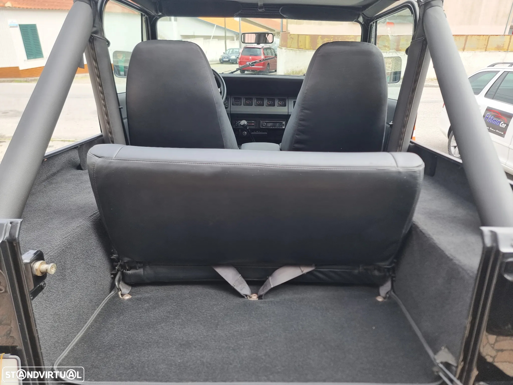Jeep Wrangler - 10