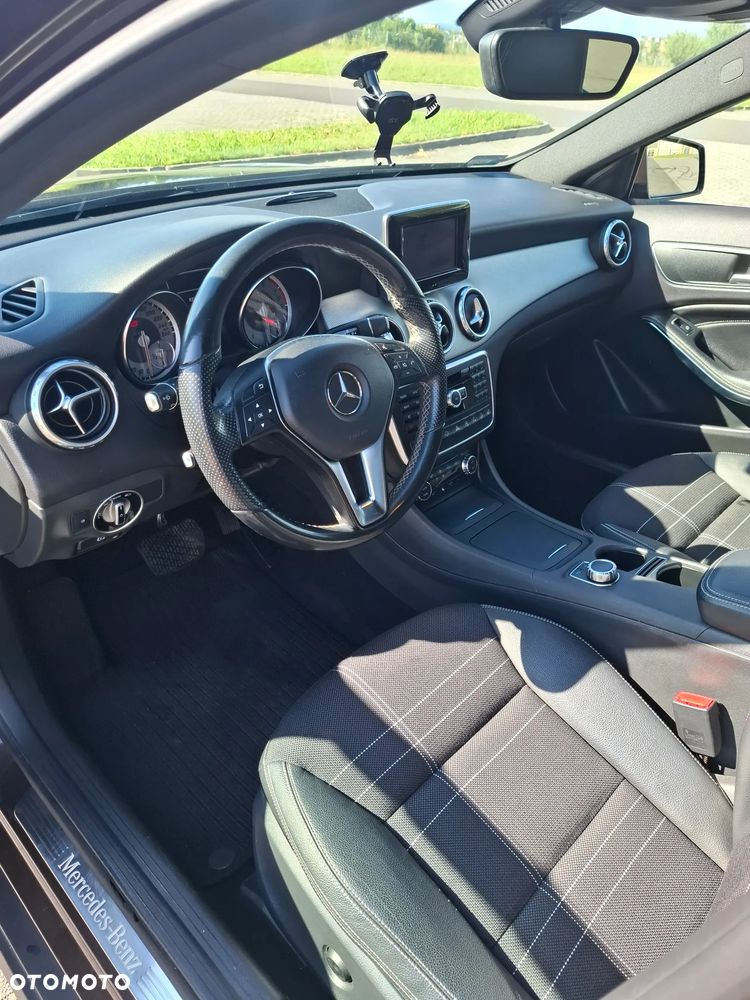 Mercedes-Benz GLA 250 7G-DCT - 11