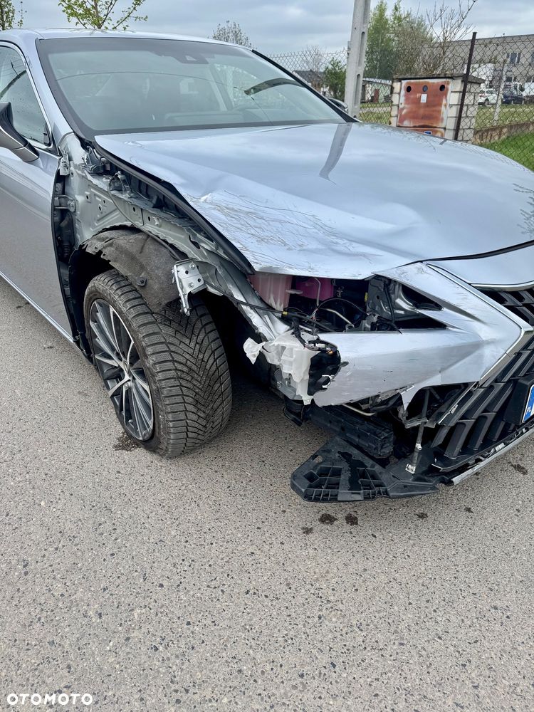 Lexus ES 300h Business Edition + - 7