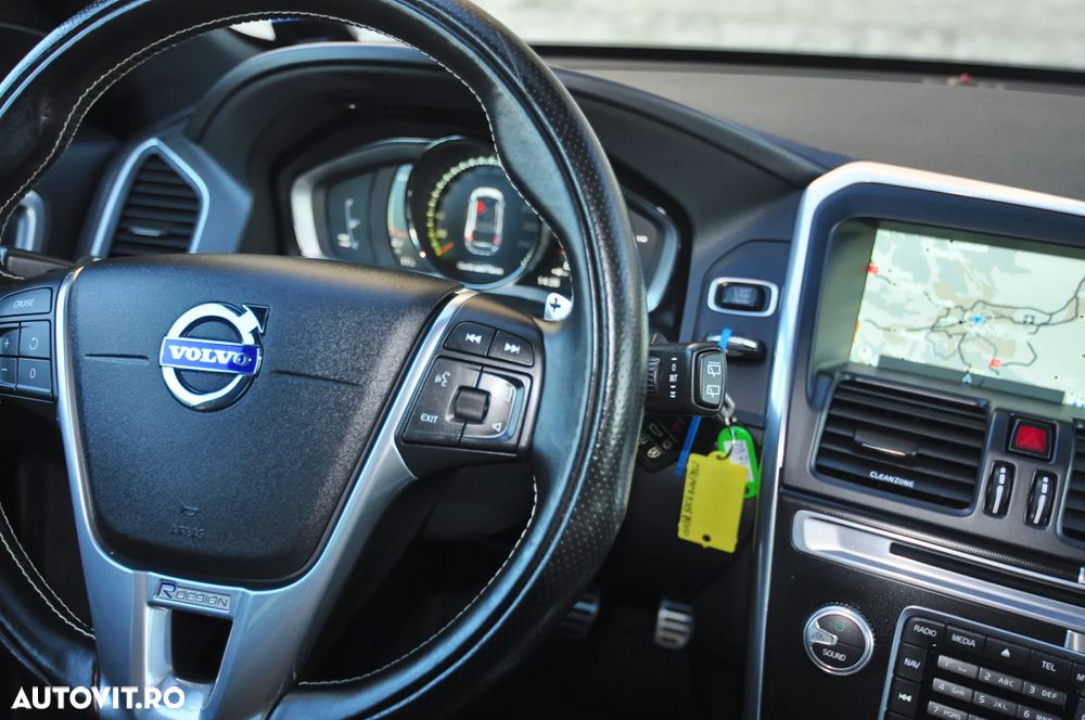 Volvo XC 60 D5 AWD Geartronic Momentum - 19