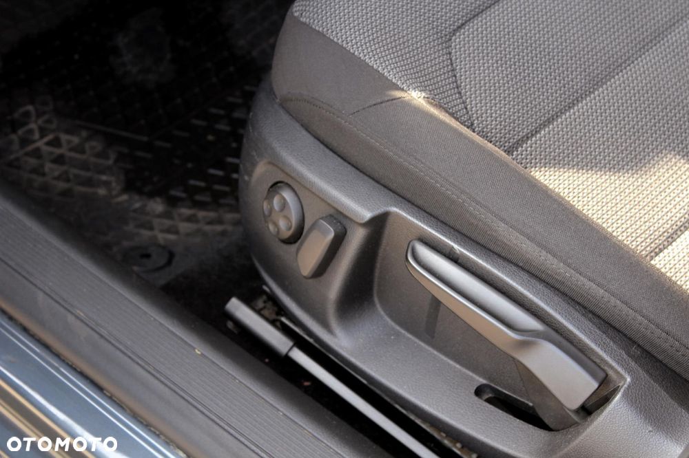 Volkswagen Passat Variant 2.0 TDI DSG BlueMotion Technology Trendline - 11