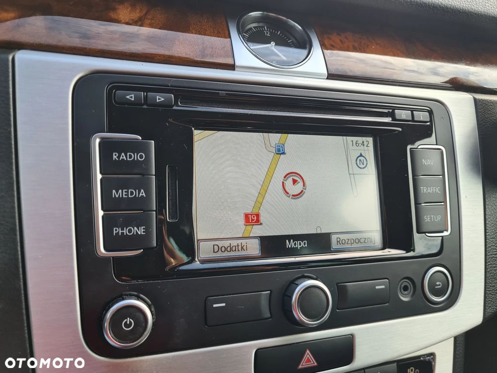 Volkswagen Passat 1.6 TDI Comfortline - 24