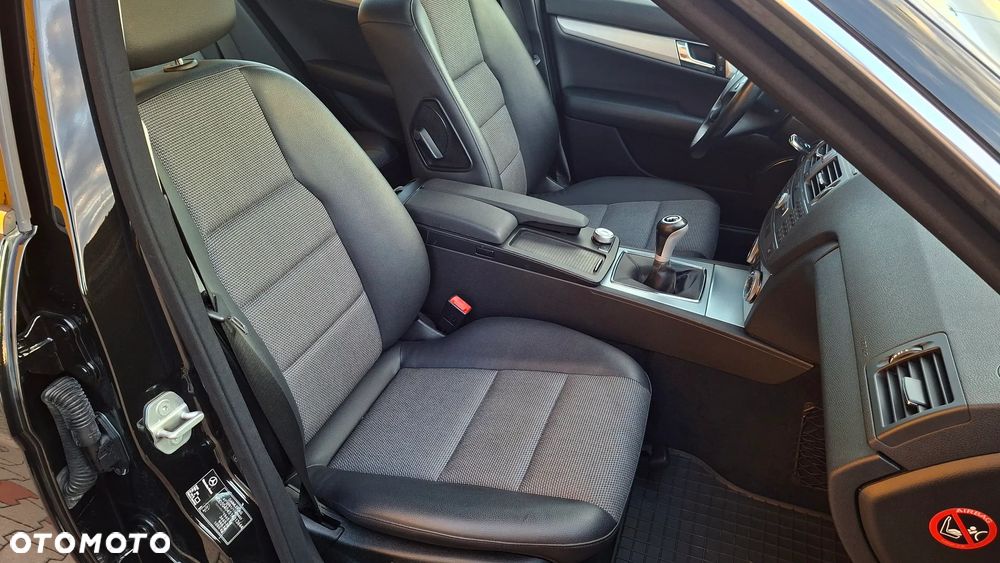 Mercedes-Benz Klasa C 180 Kompressor Avantgarde - 29