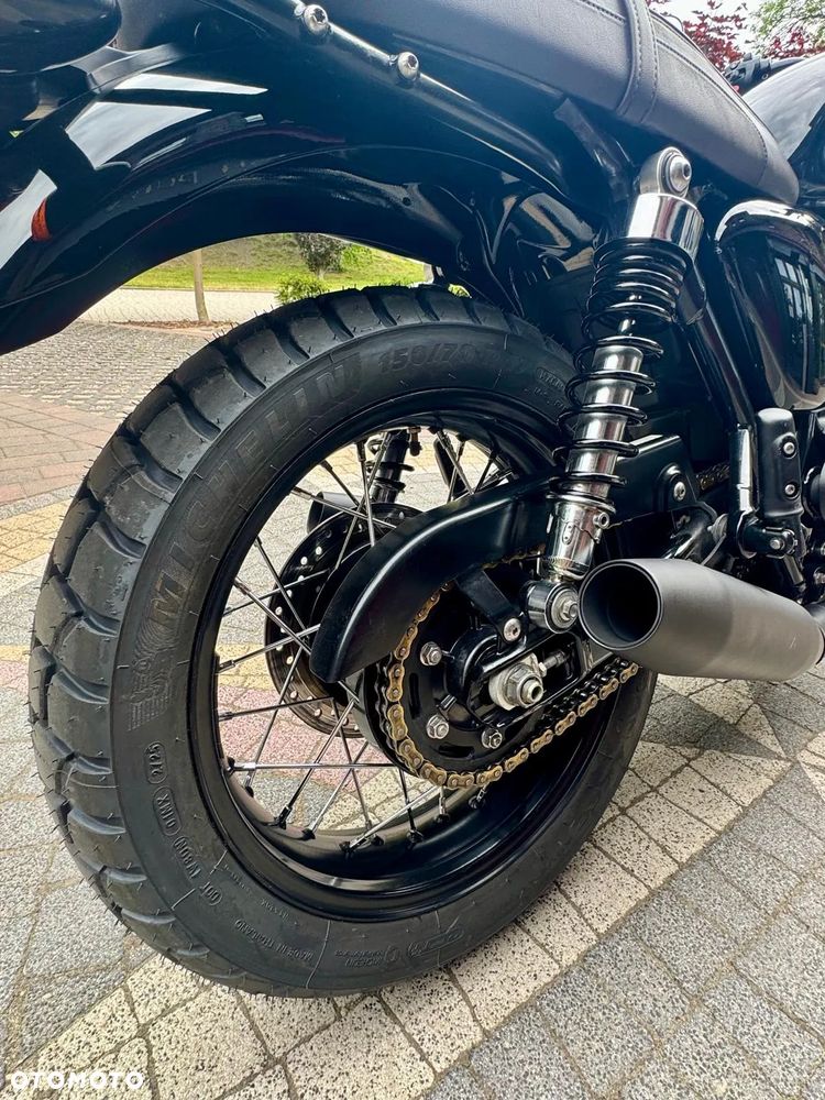 Triumph Bonneville - 11