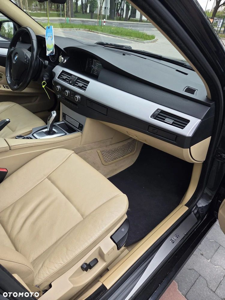 BMW Seria 5 520d - 23