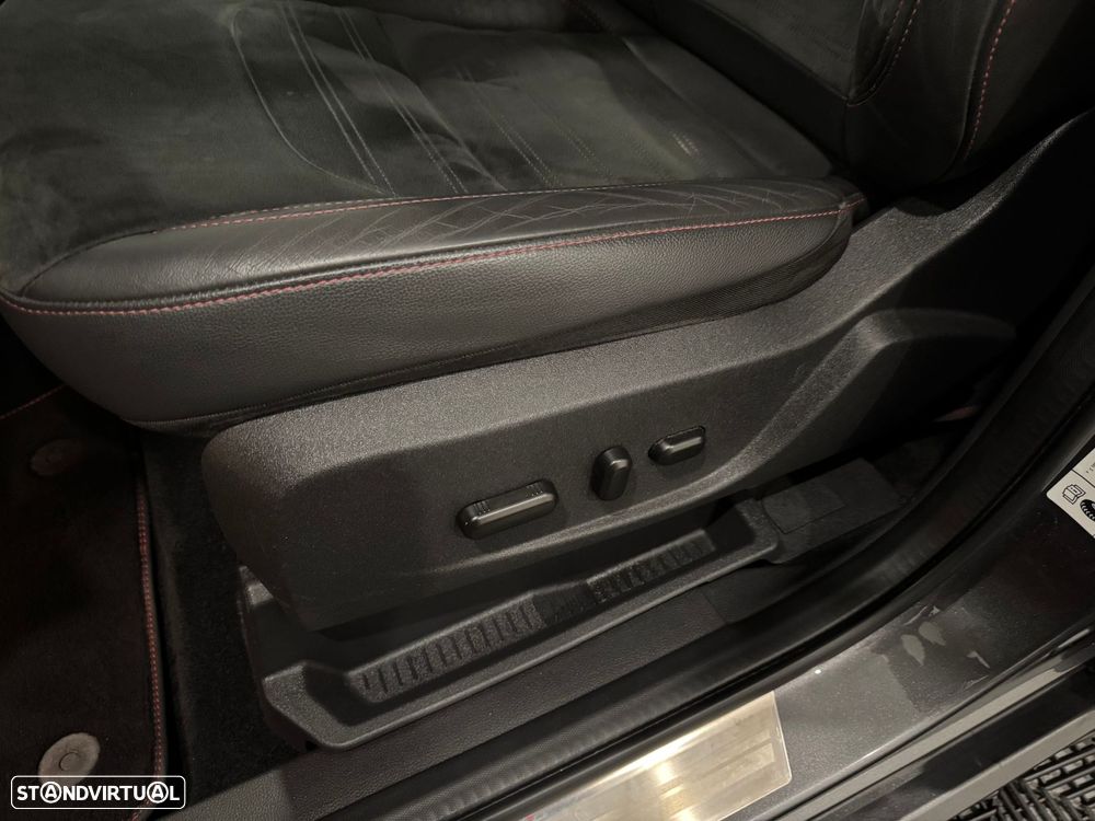 Ford Kuga 1.5 TDCi ST-Line Limited Edition - 46