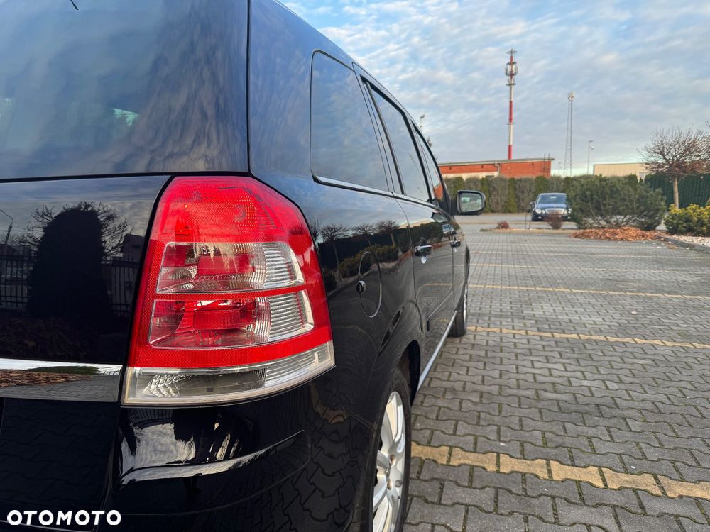 Opel Zafira 1.8 Design Edition - 12