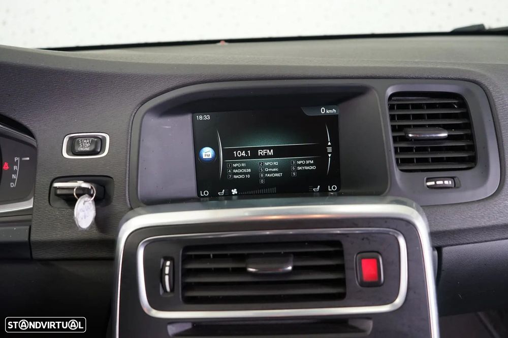 Volvo V60 2.4 D6 Momentum AWD Phev - 32