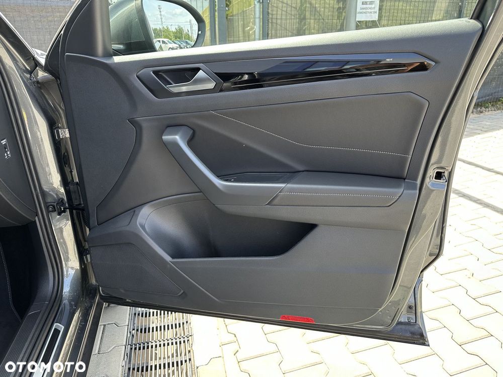 Volkswagen T-Roc 1.5 TSI R-Line DSG - 22