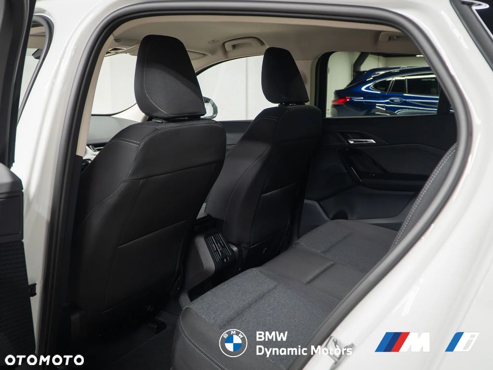 BMW iX2 eDrive20 - 21