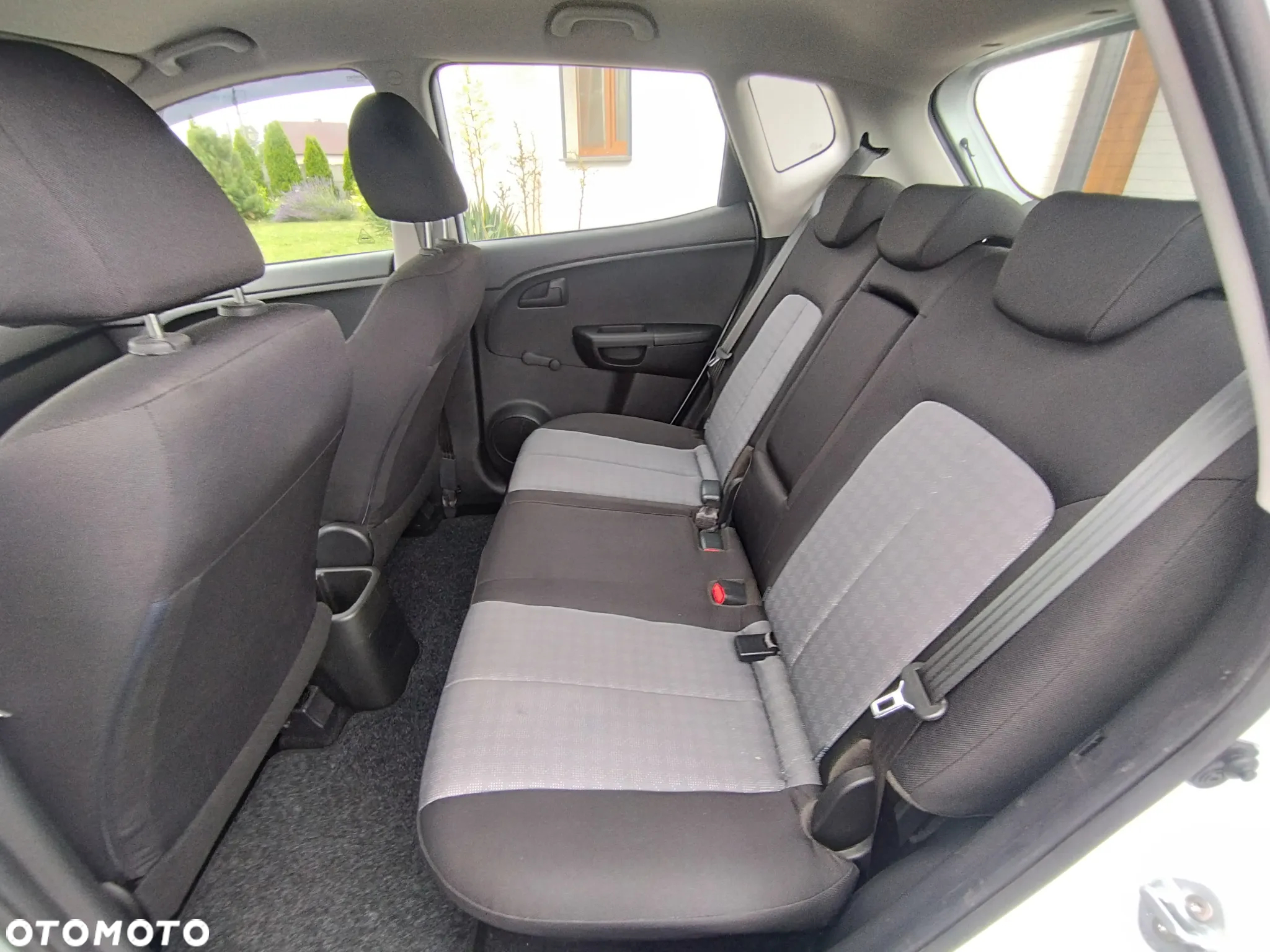 Kia Venga - 10