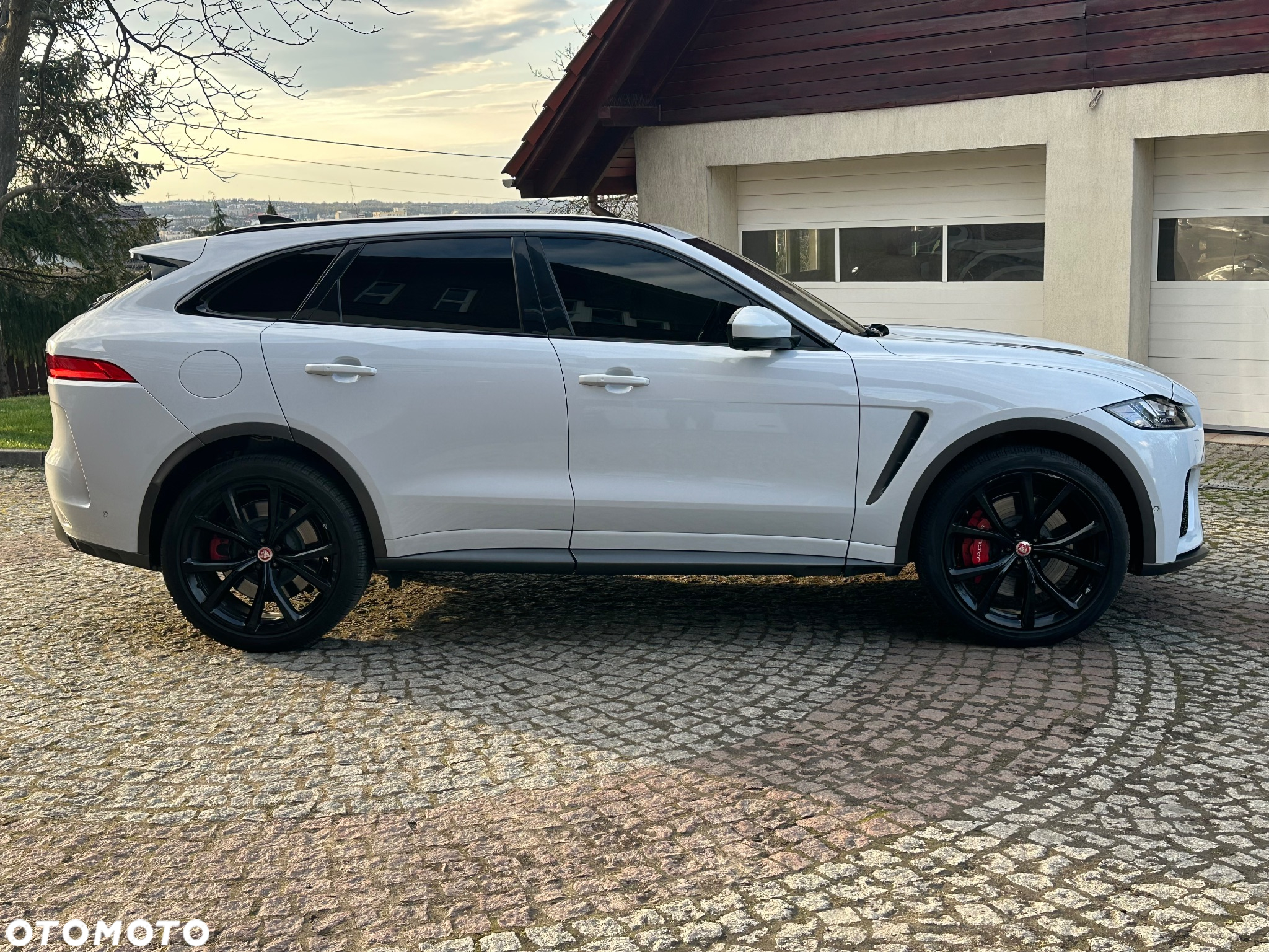 Jaguar F-Pace 5.0 V8 P550 AWD SVR - 27