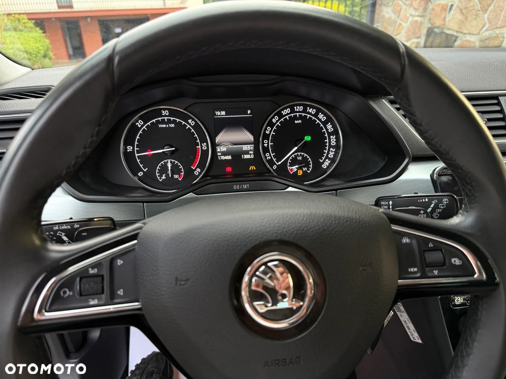 Skoda Superb 2.0 TDI 4x4 DSG Premium Edition - 30
