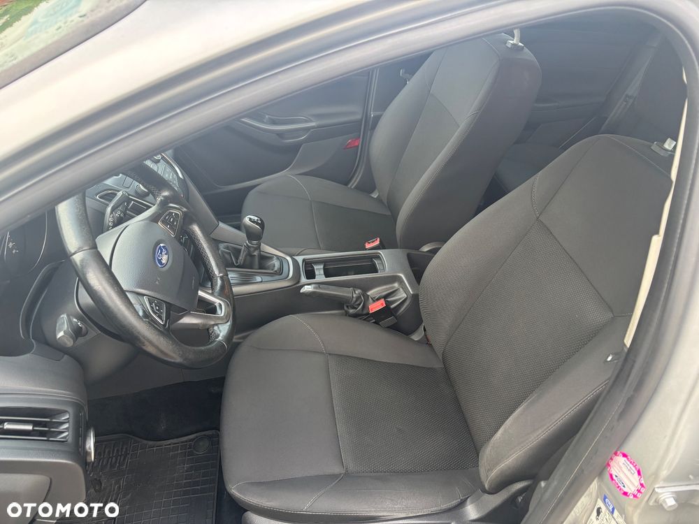 Ford Focus 1.6 Trend - 16