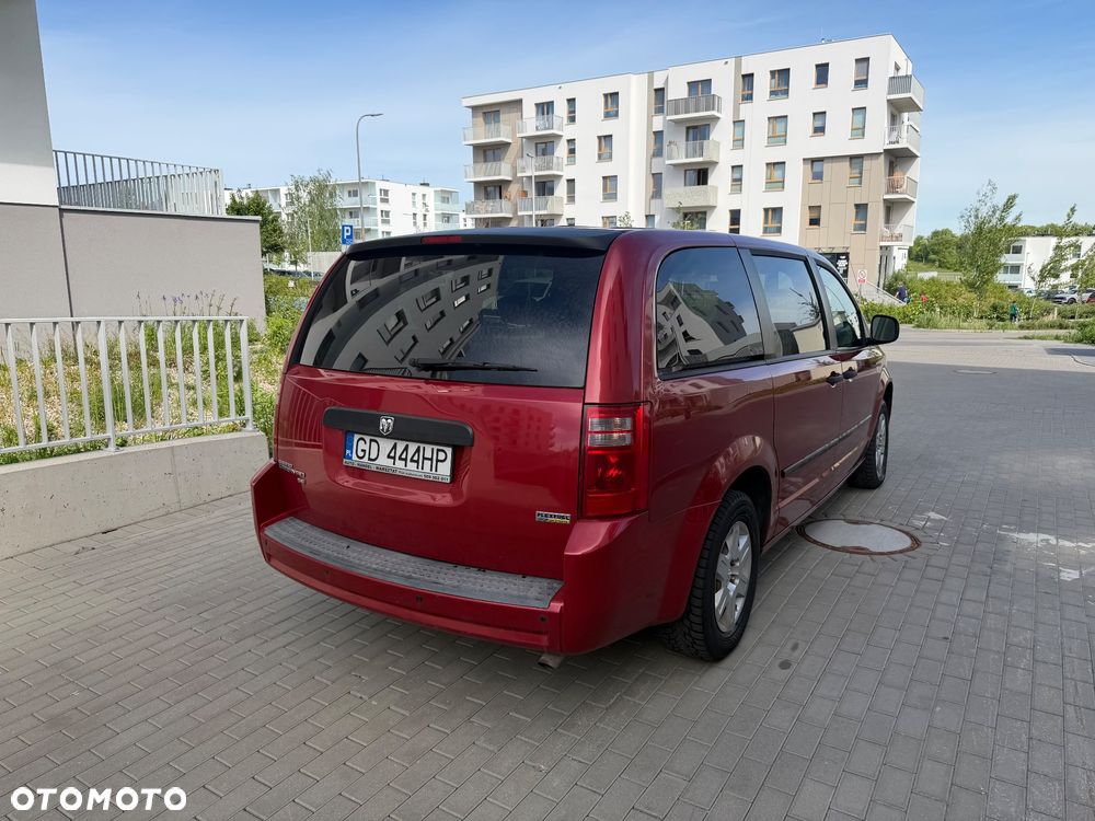 Dodge Caravan - 5