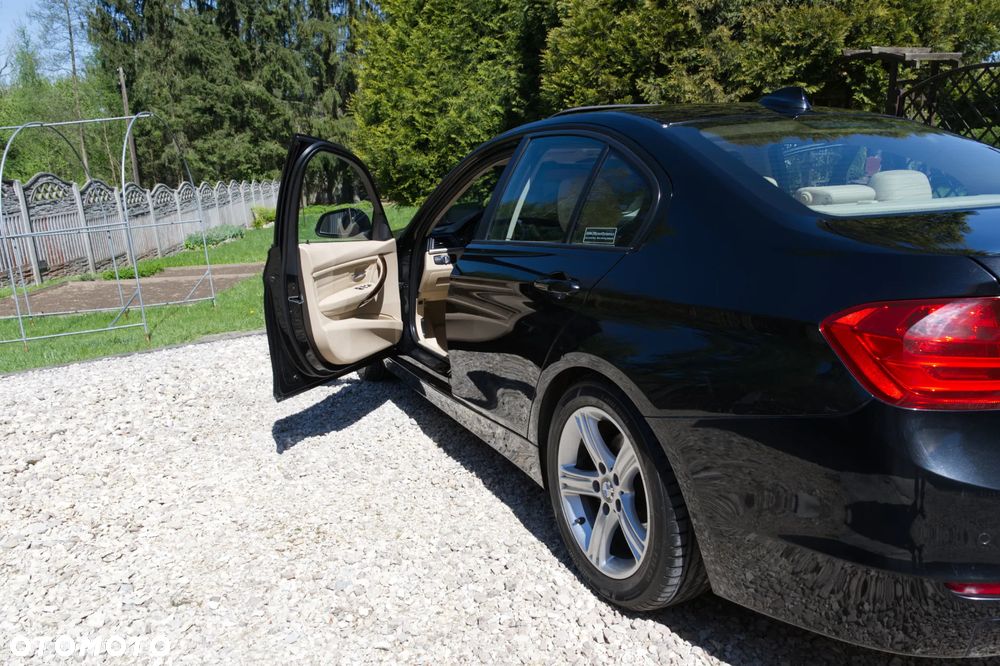 BMW Seria 3 328i - 12