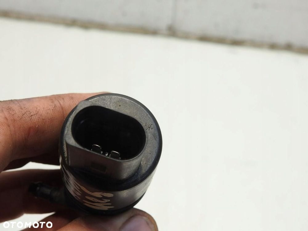 POMPKA SPRYSKIWACZA SZYBY CZOŁOWEJ BMW X1 E84 7302588 3437376 - 3