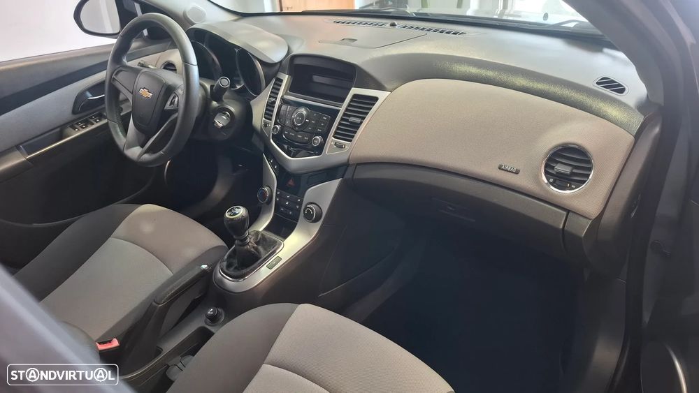 Chevrolet Cruze 1.6 LS - 10