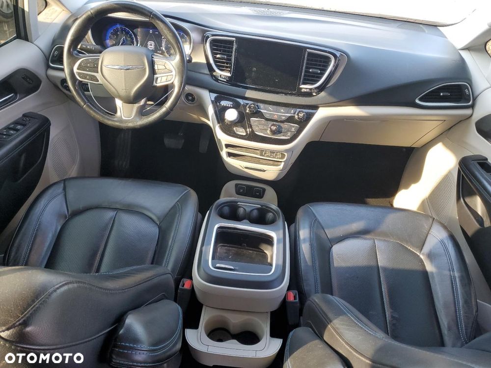 Chrysler Pacifica - 8