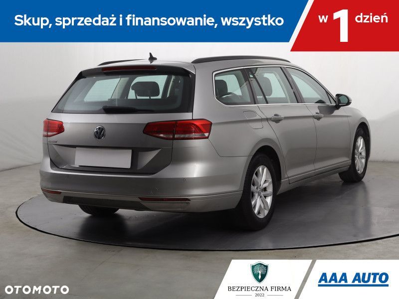 Volkswagen Passat Variant - 7