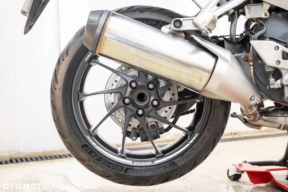Honda VFR - 35