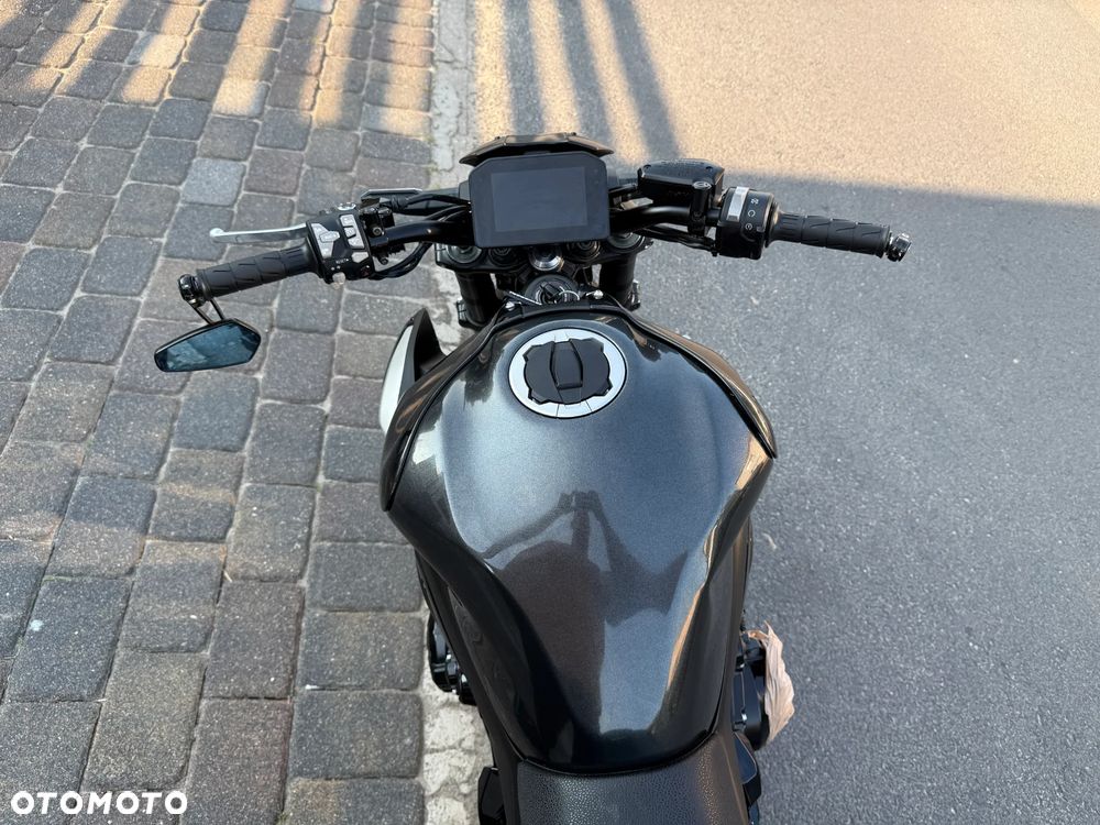 Kawasaki Z 900 - 10