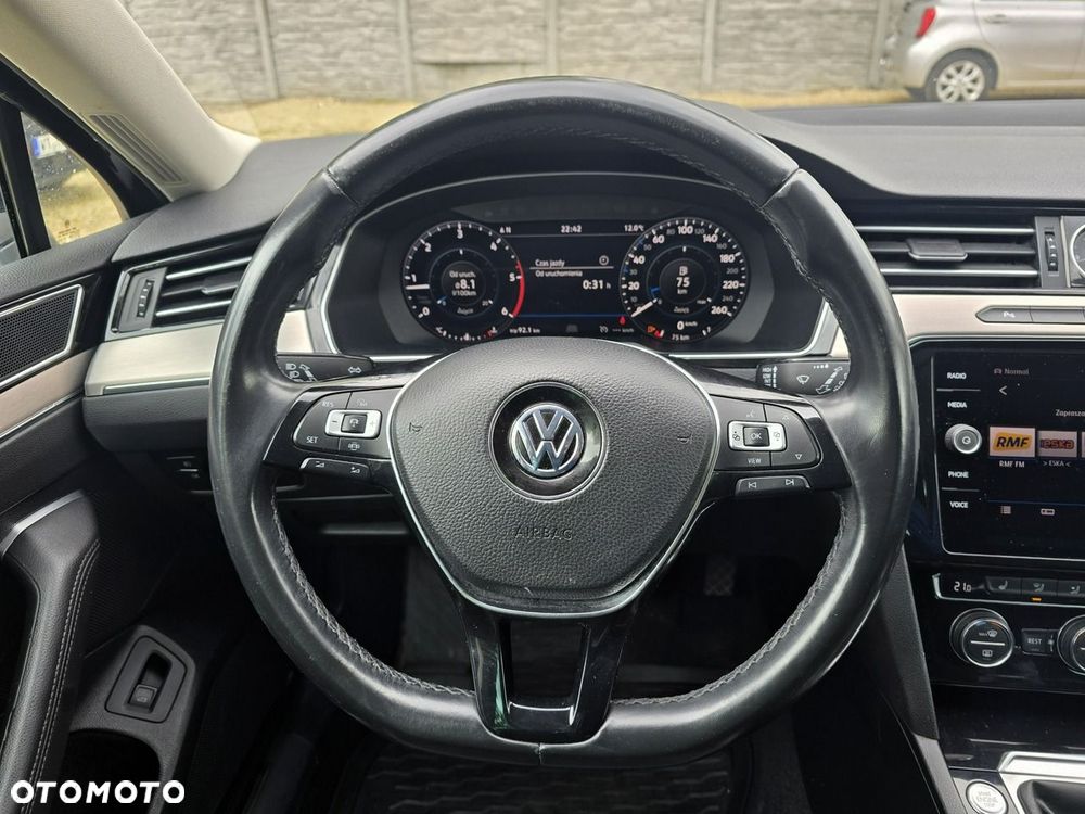 Volkswagen Passat - 16
