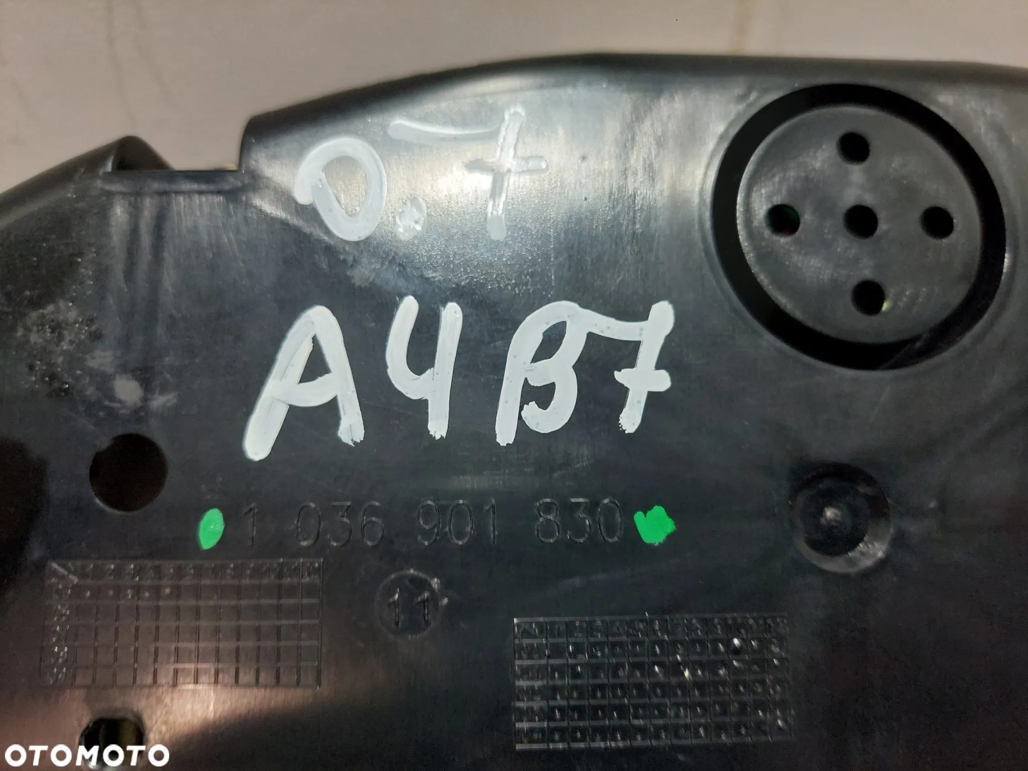 LICZNIK ZEGAR ANGLIK AUDI A4 B7 R2007 NR 1036901830 - 2