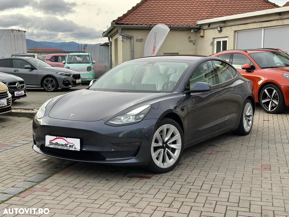 Tesla Model 3 - 1