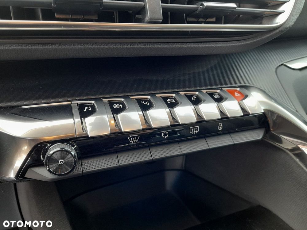 Peugeot 3008 1.2 PureTech Active Pack S&S - 17