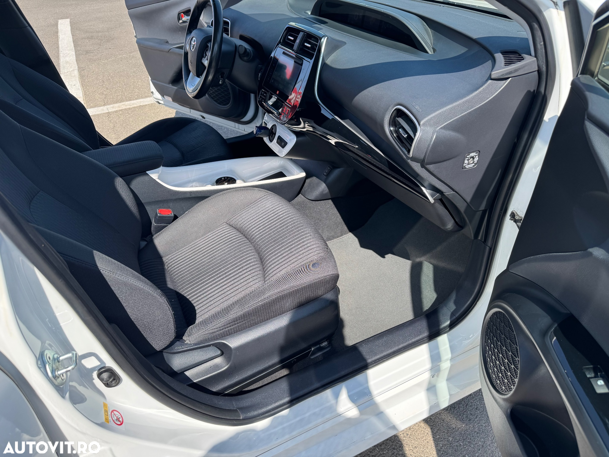 Toyota Prius (Hybrid) Executive - 9