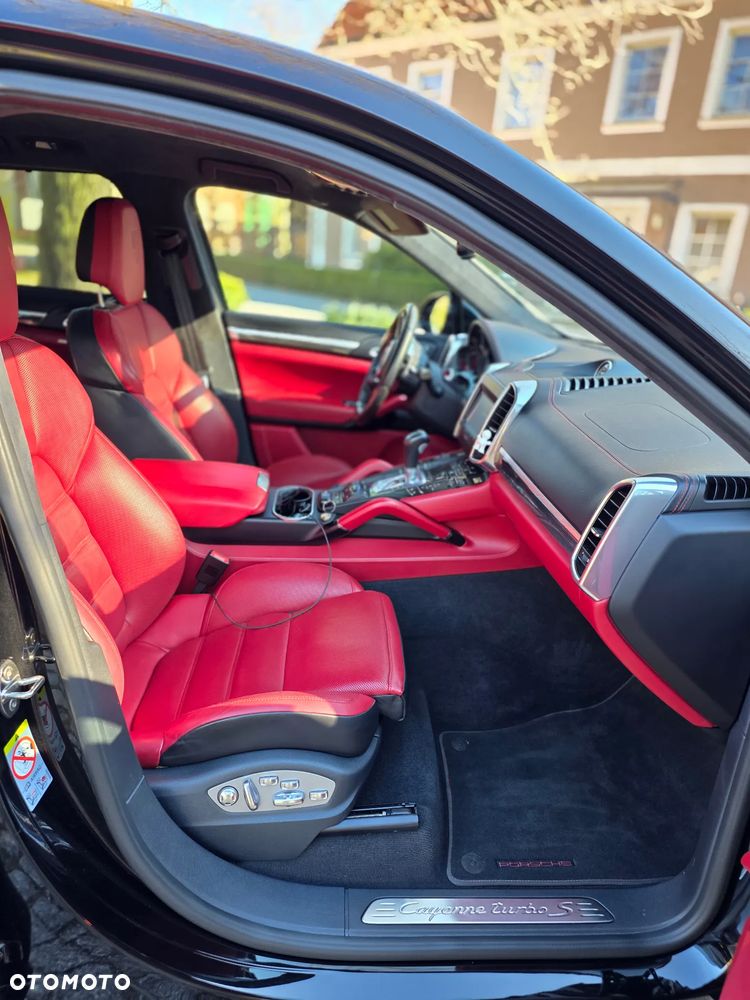 Porsche Cayenne Turbo S Tiptronic S - 32