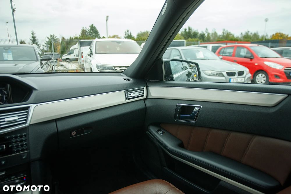 Mercedes-Benz Klasa E 350 CGI BlueEFFICIENCY 7G-TRONIC Avantgarde - 26