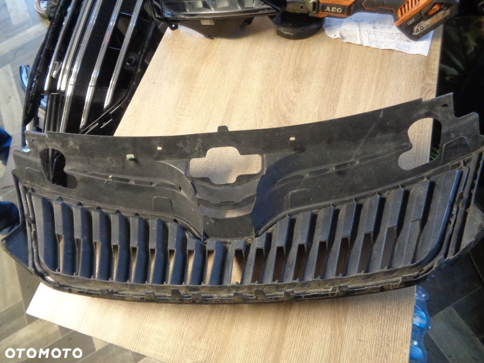 SKODA RAPID GRILL - 2