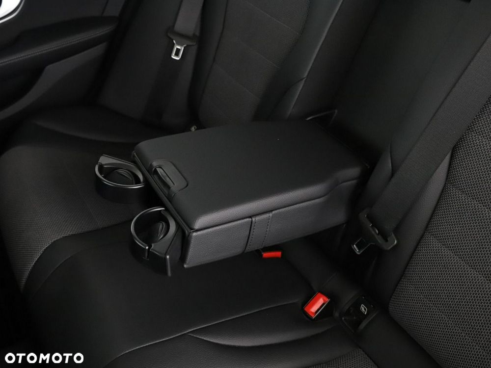 Mercedes-Benz Klasa C 200 4Matic 9G-TRONIC Avantgarde - 41