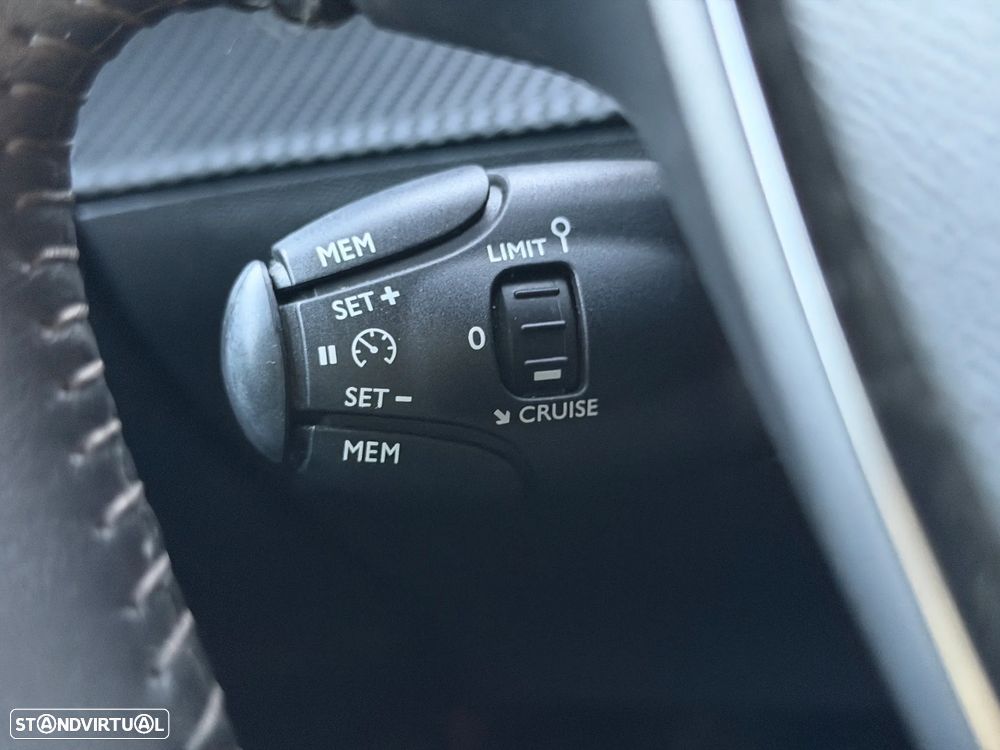 Peugeot 2008 1.2 PureTech Active Pack EAT8 - 11