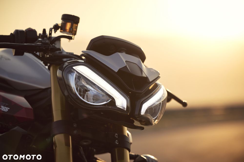 Triumph Street Triple - 7