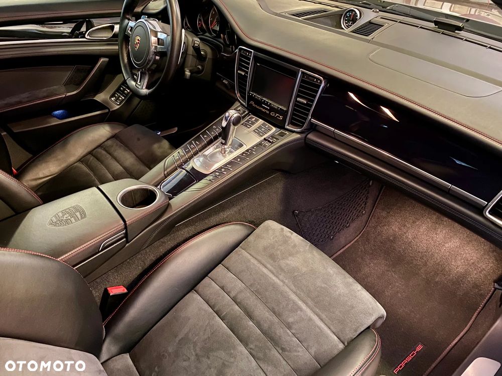 Porsche Panamera GTS PDK - 16