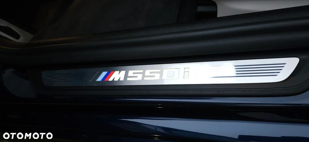 BMW Seria 5 M550i xDrive - 22