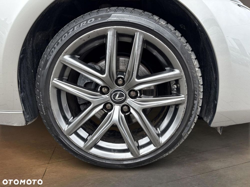 Lexus IS 300h F Sport Edition - 18