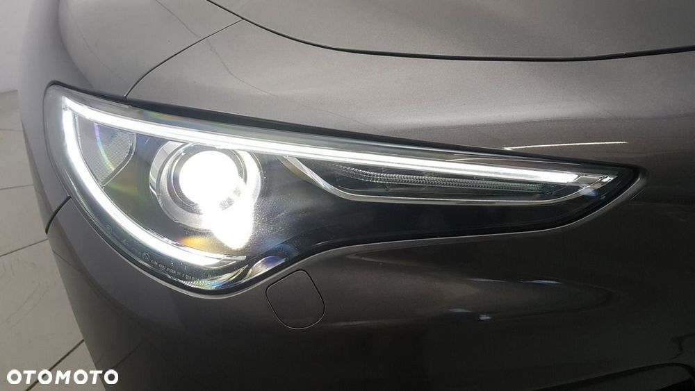 Alfa Romeo Stelvio - 11