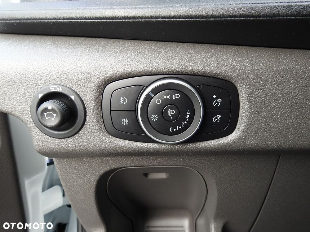 Ford TRANSIT  FURGON BRYGADÓWKA  6 MIEJSC TEMPOMAT LEDY KLIMATYZACJA  180KM - 25