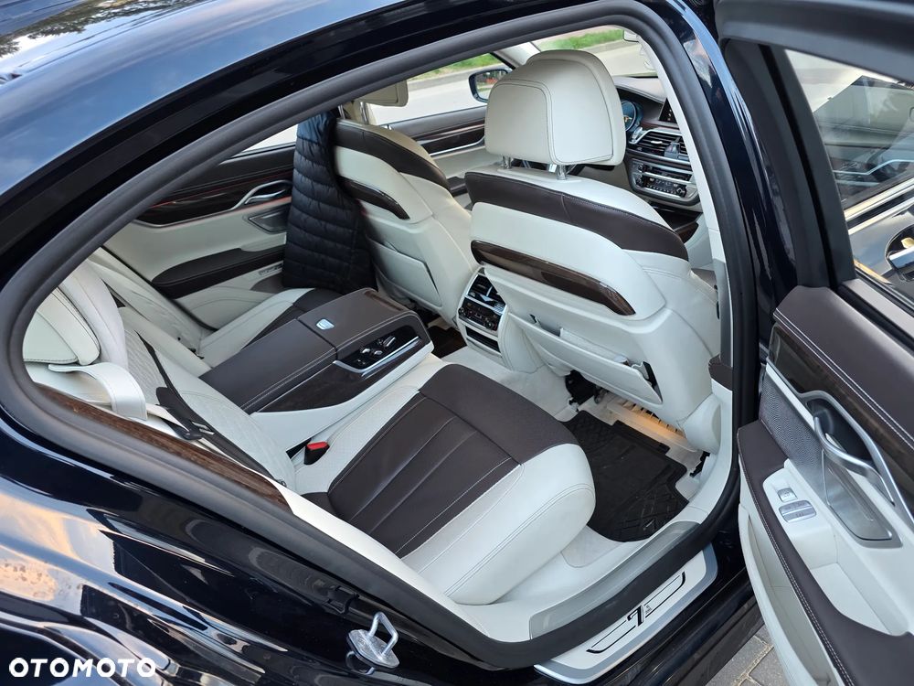 BMW Seria 7 740d xDrive - 14