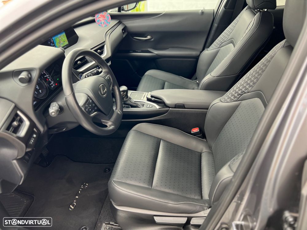 Lexus UX 250h Business - 15