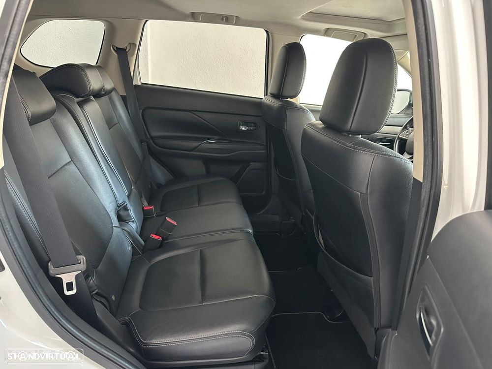Mitsubishi Outlander 2.2 DI-D 4WD Auto Instyle - 32