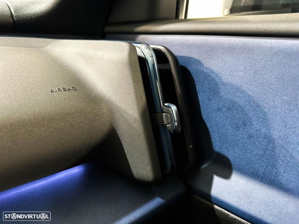 Volvo EX30 Single Motor Extended Range RWD Plus - 38