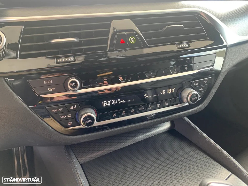 BMW 530 e Pack Desportivo M - 12