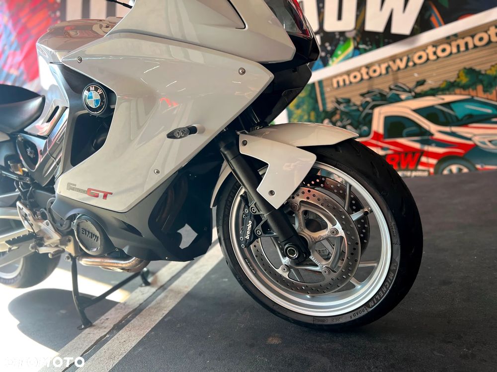 BMW F - 22