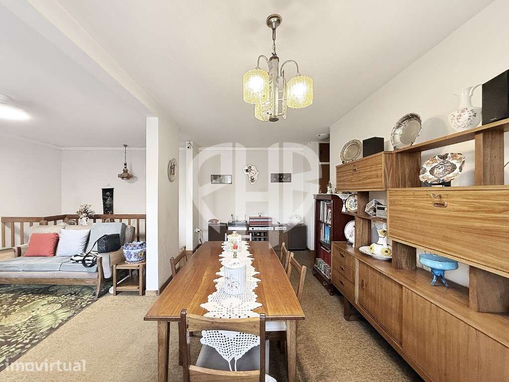 Duplex com cerca de 170 m² | 4 Quartos | Santo António dos Cavaleiros - Grande imagem: 4/45