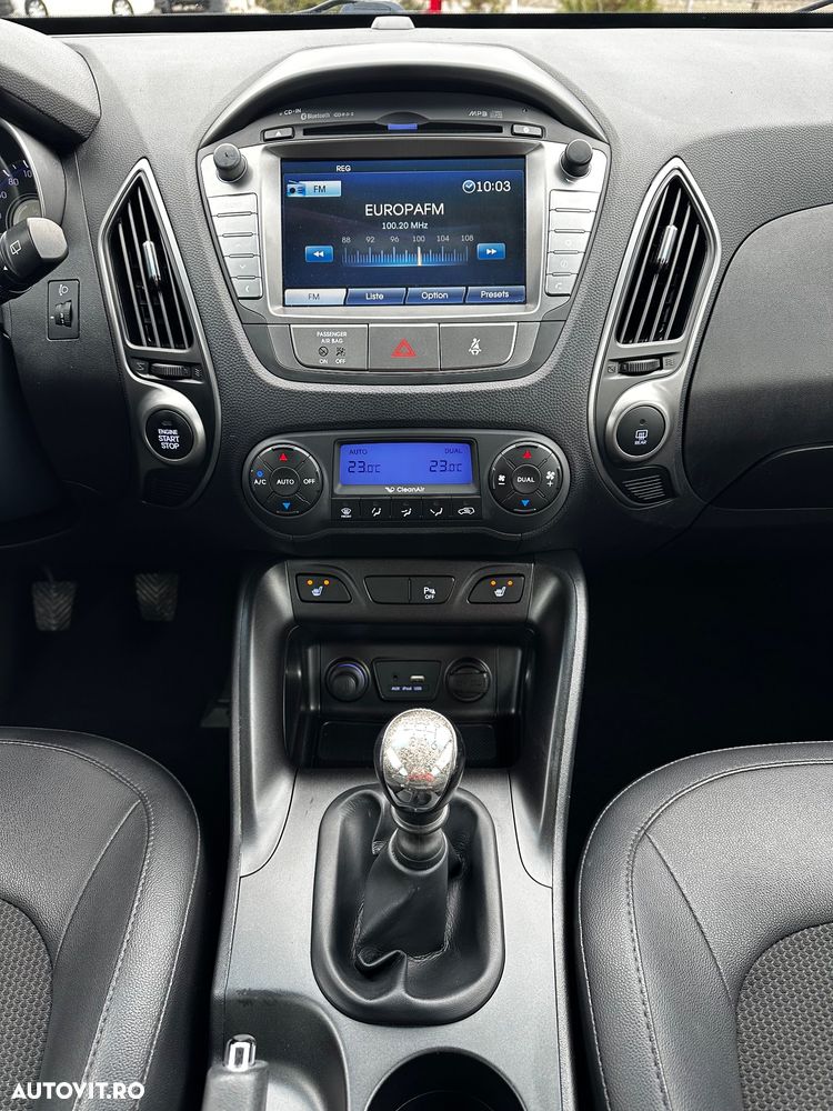 Hyundai ix35 2.0 CRDI 4WD Fifa World Cup Gold Edition - 20